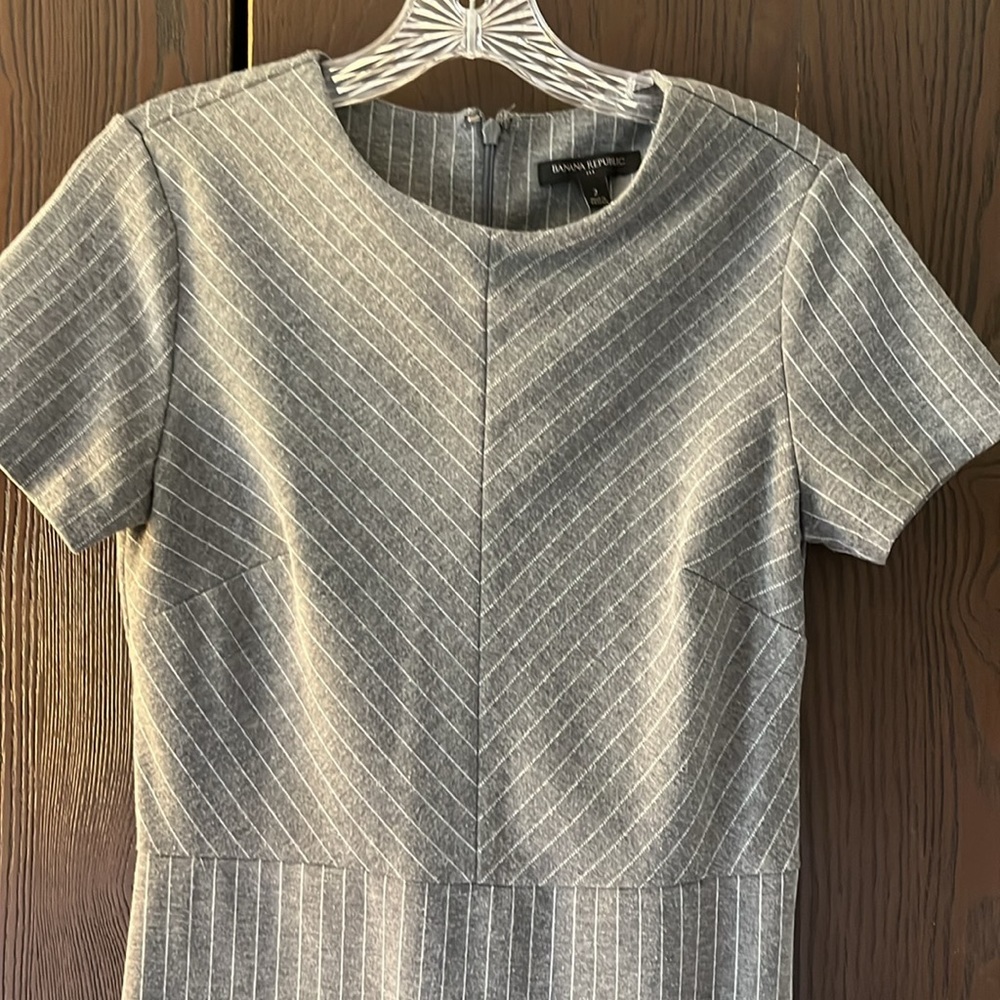 Banana Republic Basic Gray With White Stripped Dr… - image 3